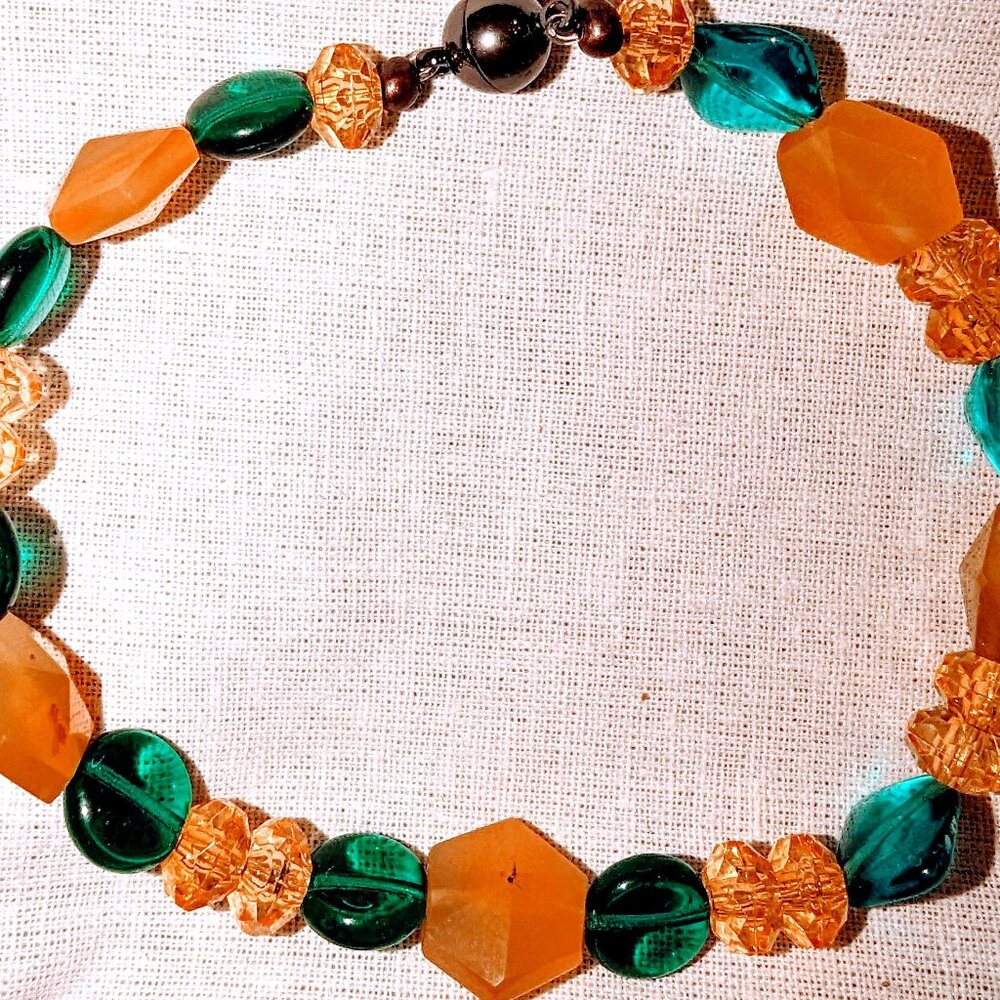 New bracelet made of multi-beads beads